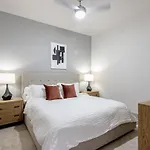 Modern Apartment In Prime Location Id3677