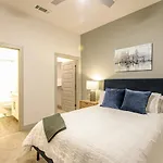 Modern Apartment In Prime Location Id3676