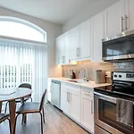 Modern Apartment In Prime Location Id3677