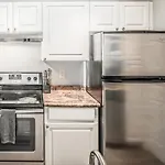 Modern Apartment In Prime Location Id9435