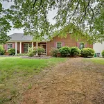 Vacation Near Motor Speedway! Holiday home