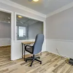 Holiday home Vacation Near Motor Speedway!