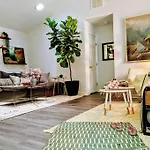 Rare Downtown Matthews Walk 2 Shops Restauraunts Hike Clt 2 Bedroom Not 3br Holiday home