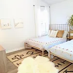 Rare Downtown Matthews Walk 2 Shops Restauraunts Hike Clt 2 Bedroom Not 3br *