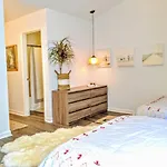 Rare Downtown Matthews Walk 2 Shops Restauraunts Hike Clt 2 Bedroom Not 3br * Charlotte