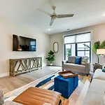 Holiday home Modern + Stylish Condo: 5 Mi To Downtown