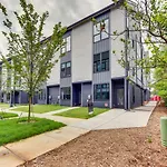 Modern + Stylish Condo: 5 Mi To Downtown Holiday home Charlotte