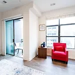 Luxury Wifi, Gym, Pool, Shops & Food! Unit 329 Apartment