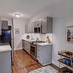 Apartment The Collection Clt: Lamar Avenue