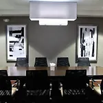 Hotel Airport By Ihg 3*
