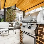 Premium And At Midtown 205 In Apartment *