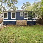 Single Story Fully Fenced Pet Friendly Bungalow In The Arts District