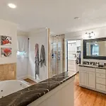 Single Story Fully Fenced Pet Friendly In The Arts District Holiday home *