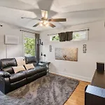 Holiday home Single Story Fully Fenced Pet Friendly In The Arts District Charlotte