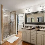 Single Story Fully Fenced Pet Friendly In The Arts District *