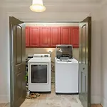 Single Story Fully Fenced Pet Friendly In The Arts District Holiday home *
