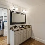 Single Story Fully Fenced Pet Friendly In The Arts District Holiday home Charlotte