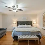 Holiday home Single Story Fully Fenced Pet Friendly In The Arts District *