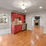 Holiday home Single Story Fully Fenced Pet Friendly In The Arts District
