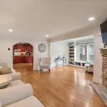 Holiday home Single Story Fully Fenced Pet Friendly In The Arts District Charlotte