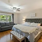 Single Story Fully Fenced Pet Friendly In The Arts District Holiday home *