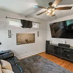 Holiday home Single Story Fully Fenced Pet Friendly In The Arts District