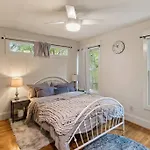 Single Story Fully Fenced Pet Friendly In The Arts District Holiday home