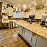Luxury Comfy Townhome