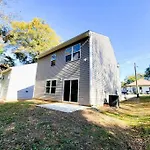 Enjoy Uptown At Modern 3 Bedroom House Near Airport