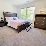 Enjoy Uptown At Modern 3 Bedroom House Near Airport