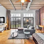 Charming 1br - Full Kitchen - Uptown Living Apartment