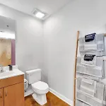 Apartment Charming 1br - Full Kitchen - Uptown Living