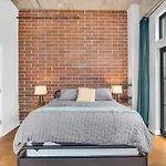 Charming 1br - Full Kitchen - Uptown Living Apartment *