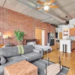Charming 1br - Full Kitchen - Uptown Living *