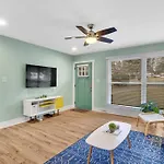 Apartment 2br Condo~ Relax Or Work Remotely With A+ Location *