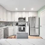 Apartment 2br Condo~ Relax Or Work Remotely With A+ Location *