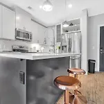 Modern Luxury ~ King Bed ~ 1br In Plaza Midwood *