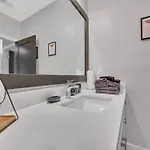 Modern Luxury ~ King Bed ~ 1br In Plaza Midwood Apartment