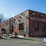 Queen Bed In Dilworth ◈ Shopping ◈ Restaurants