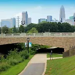 Queen Bed In Dilworth ◈ Shopping ◈ Restaurants Charlotte