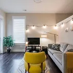 Queen Bed In Dilworth ◈ Shopping ◈ Restaurants