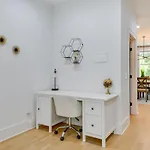 Holiday home Luxe Townhome In South End Near Uptown!