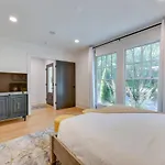 Luxe Townhome In South End Near Uptown!