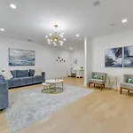 Luxe Townhome In South End Near Uptown! Holiday home