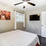 Holiday home Charm Haven With Outdoor Tv Charlotte