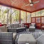 Holiday home Charm Haven With Outdoor Tv