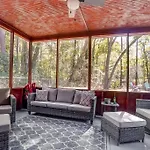 Charm Haven With Outdoor Tv Holiday home *