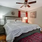 Holiday home Charm Haven With Outdoor Tv Charlotte