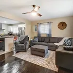 Holiday home Charm Haven With Outdoor Tv Charlotte