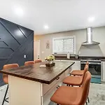 Charm Haven With Outdoor Tv * Charlotte